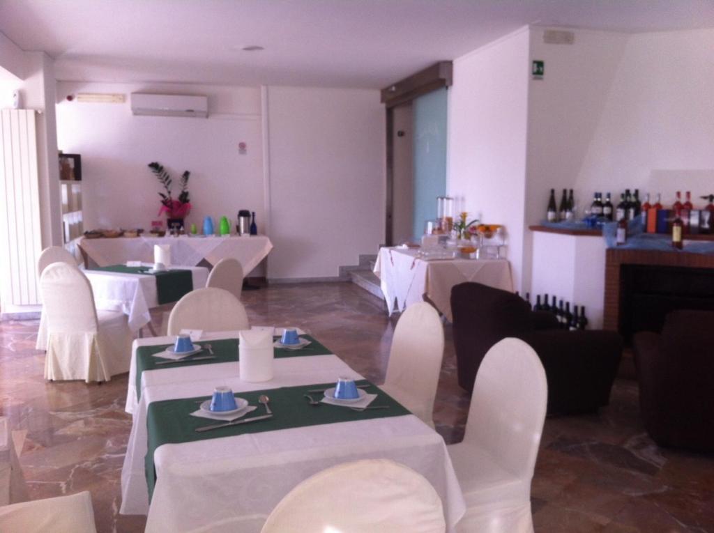 Hotel Pineta Ristorante Castello Cava deʼ Tirreni Eksteriør bilde